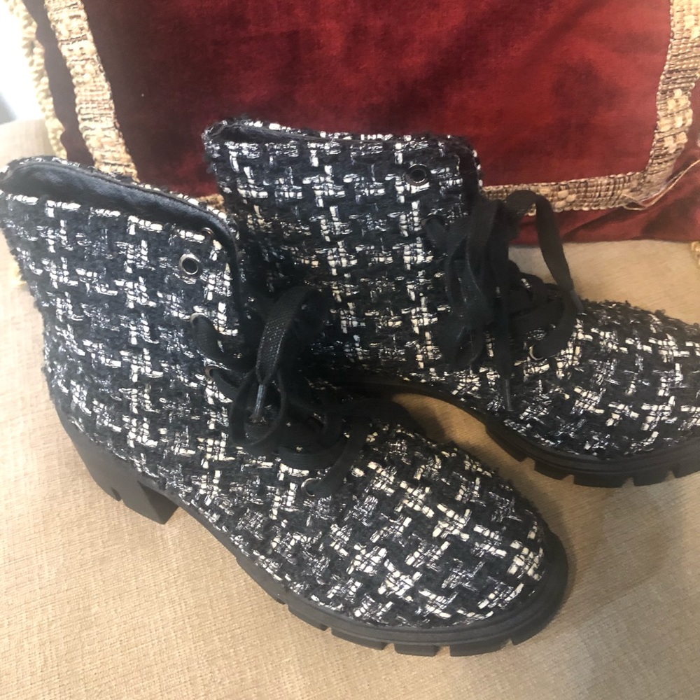 New Tweed boots